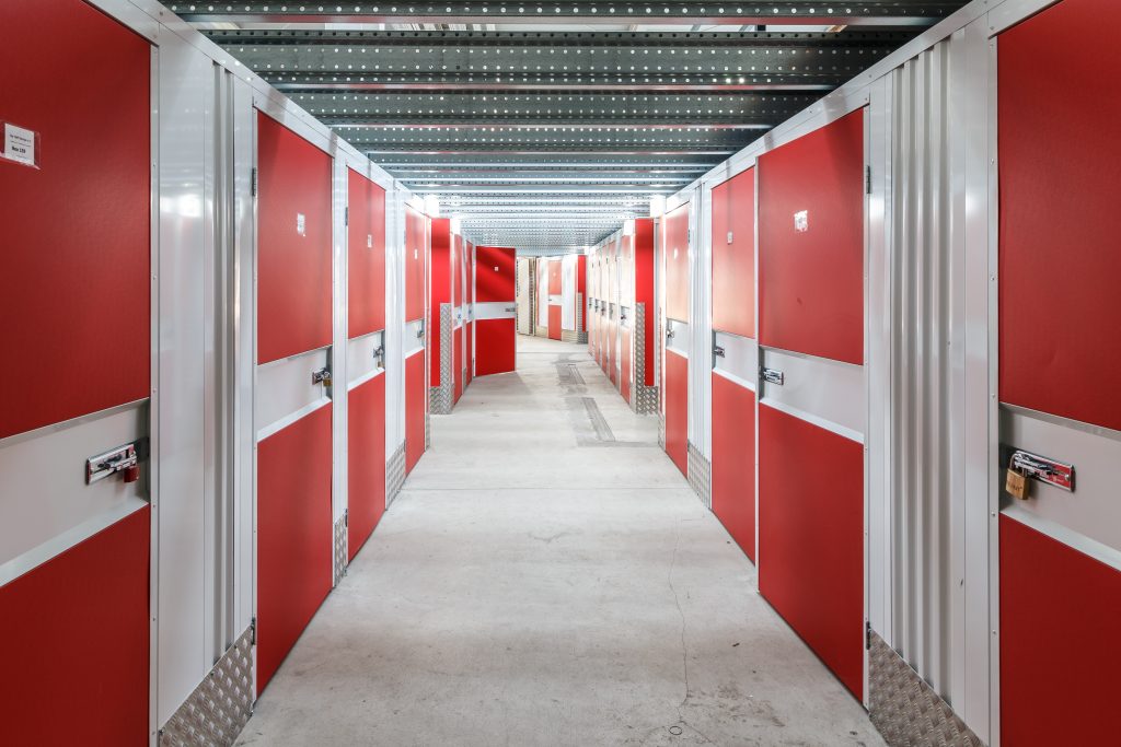 Aluboxen in den Lagerräumen des City-Self-Storage in Freiburg
