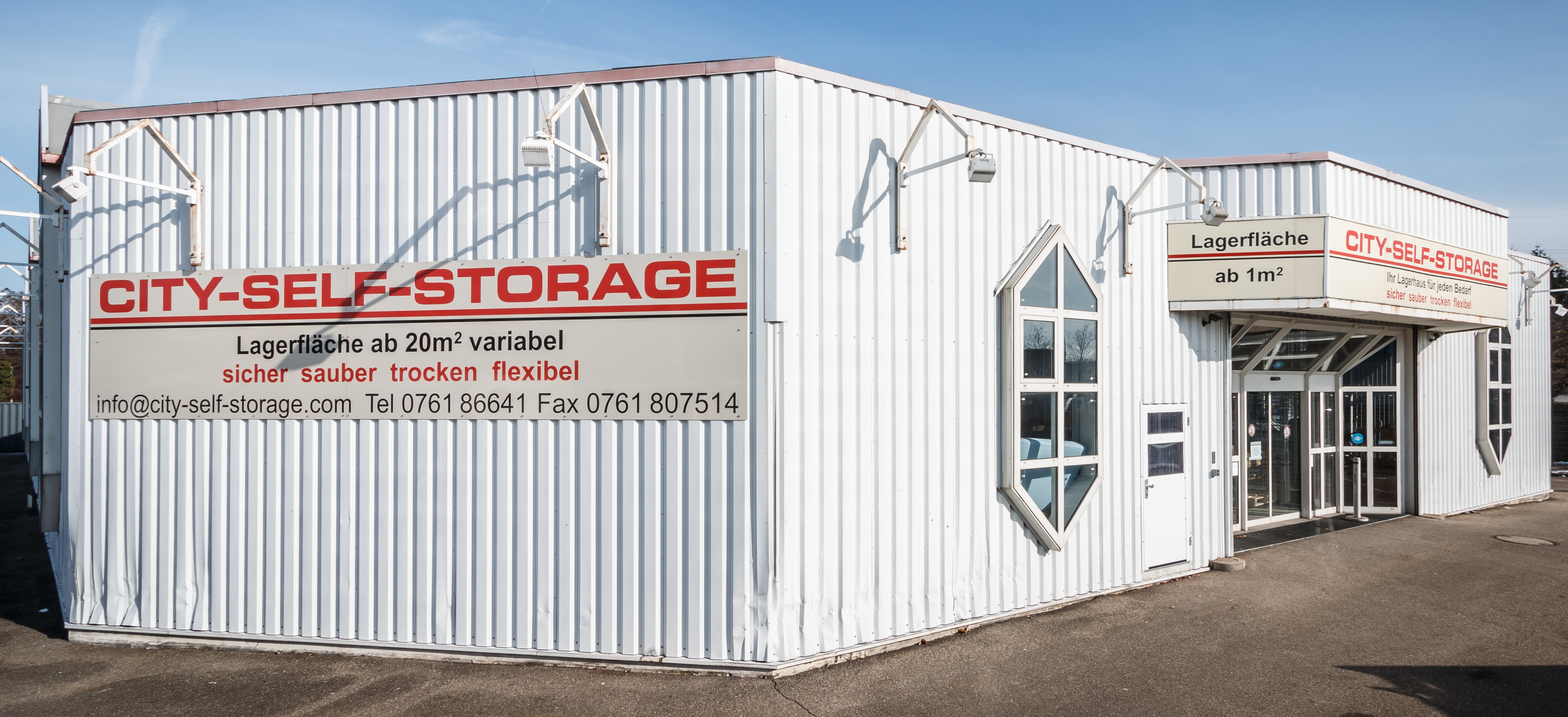Außenfassade der Lagerräume des City-Self-Storage im Christaweg in Freiburg im Breisgau