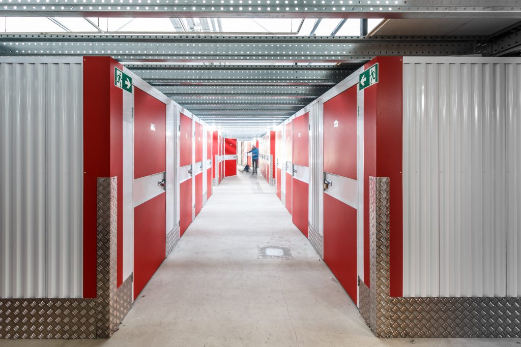 Aluboxen in den Lagerräumen des City-Self_Storage in Freiburg
